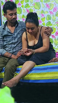 Pasangan Perkahwinan Yang Baru Cinta Hanimun di Hotel Goa Dan Mereka Ditangkap Pada Sesuatu yang tidak kena