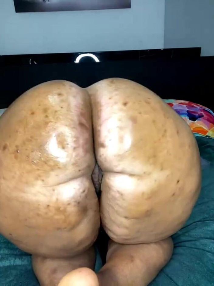 Big black clapping booties: 존나 큰 잭 오프, 에피소드 1038
