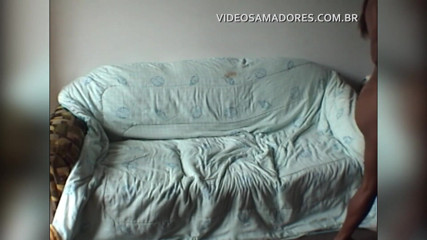Amateurs videos: Un jeune couple se fait surprendre en train de baiser...