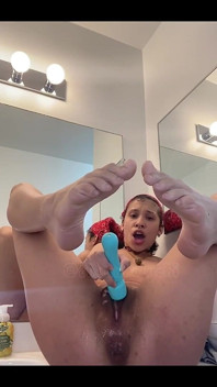 Empujando estos dedos de los pies en tu cara