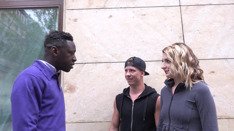 Radical Interracial: Moja gorąca żona zerżnięta przez seks analny