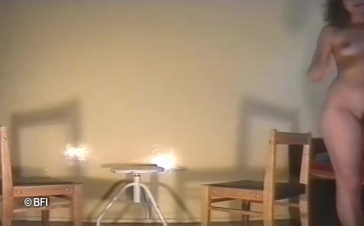 Pissing Girls: Sexy brünette, pisst hart