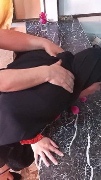 Scopo la mia matrigna in hijab in cucina