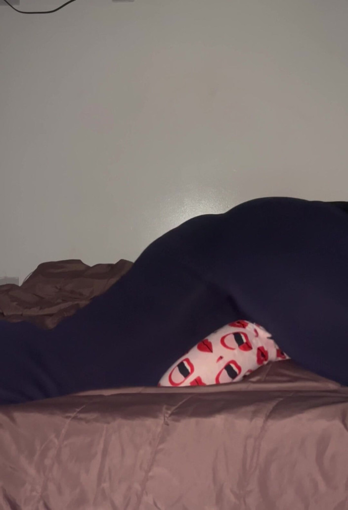 Anye Meshell: Humping in 3 Motions!