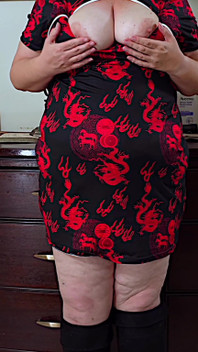 Duży tyłek dojrzały hidżab biały milf pokazuje duże cycki z gorącej sukienki mini - BBW SSBBW
