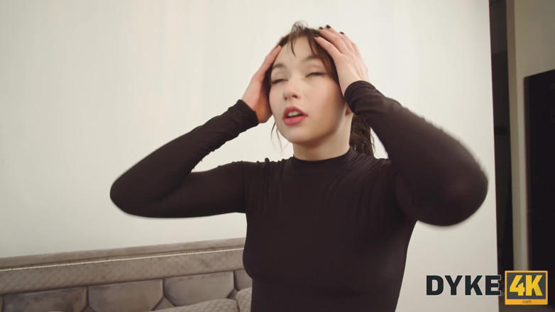 Dyke4K: 舞蹈学生变成了女老师的性大师