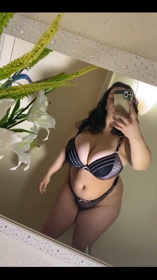 Anastasia Lux: Le coffret de lingerie d’aujourd’hui ressemble à ça...