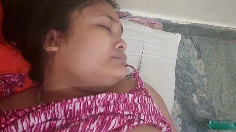 Mridulmadhu: Indian Deshi Wife Fuck Old Man in Home