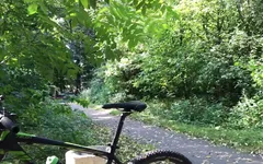 Masturbazione sulla panchina nel parco città