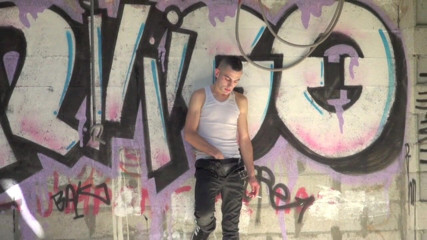 French Twinks Amator videos: Aymet dikongkek oleh kembar lurus di luar rumah