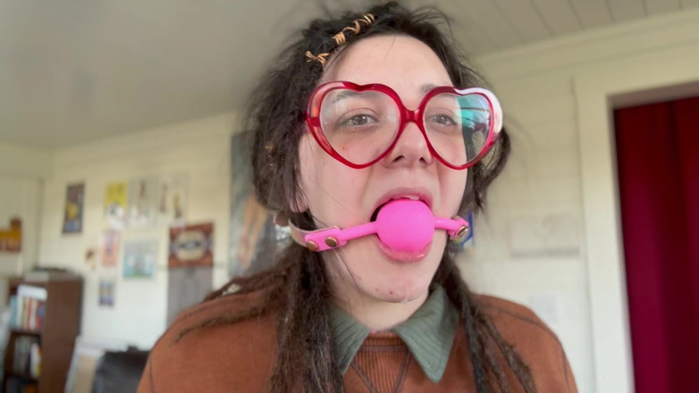 Wookie Princess: Strebsames mädchen erstmals ballknebel anprobieren und spucken spielen