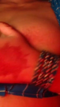 Caliente chica india tetona muestra y pellizco en el pezón