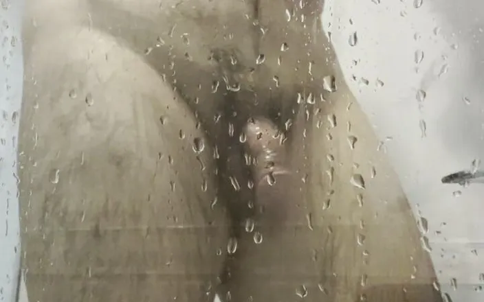 Caucassian: Quick Taking Shower Masturbat and Cumshot