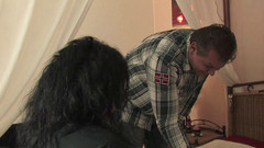 Slutty Milf: Aksi pesta seks matang mengujakan untuk menonton