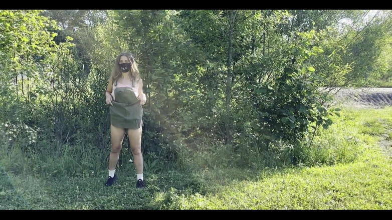 Juli Smith Meow: Jalan-jalan seksi di luar ruangan