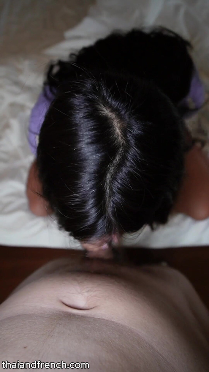 ThaiAndFrench: Bellissima troia thailandese di 18 anni viene scopata da un grosso...
