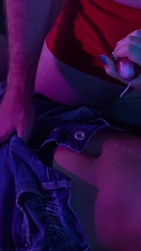 Doggystyle, ihren dicken arsch in jeans reiben