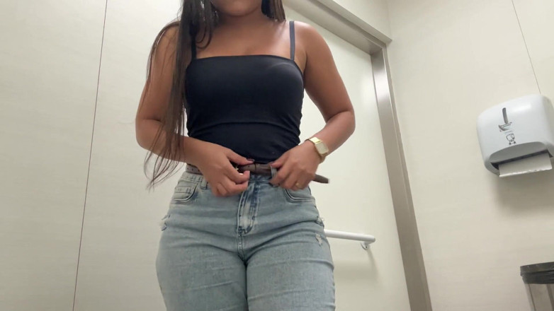 AngelNovinha: Married Masturbates in a Public Place, Siririca in a Risky...