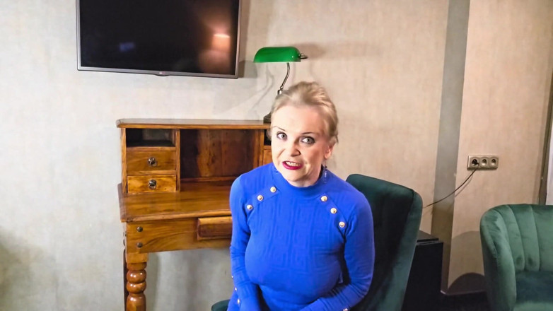 Misses_Jenny: Blonde Mature Hot Wife Fingering Herself in Hotel Room