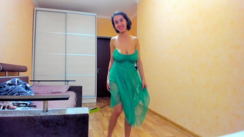 myla_angel: Incitantă Myla Angel într-o rochie verde transparentă!