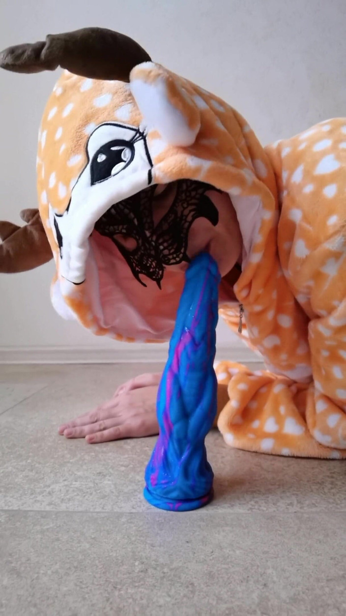 SweetWetElla: Horny big ass fawn craves a huge dragon cock. - SweetWetElla