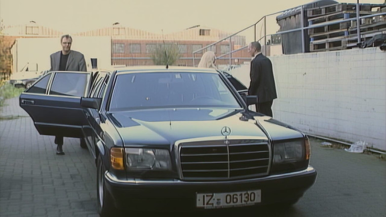 MMV Films: Ateşli sarışınlar ve dev yaraklarla otoparkta sikişiyor