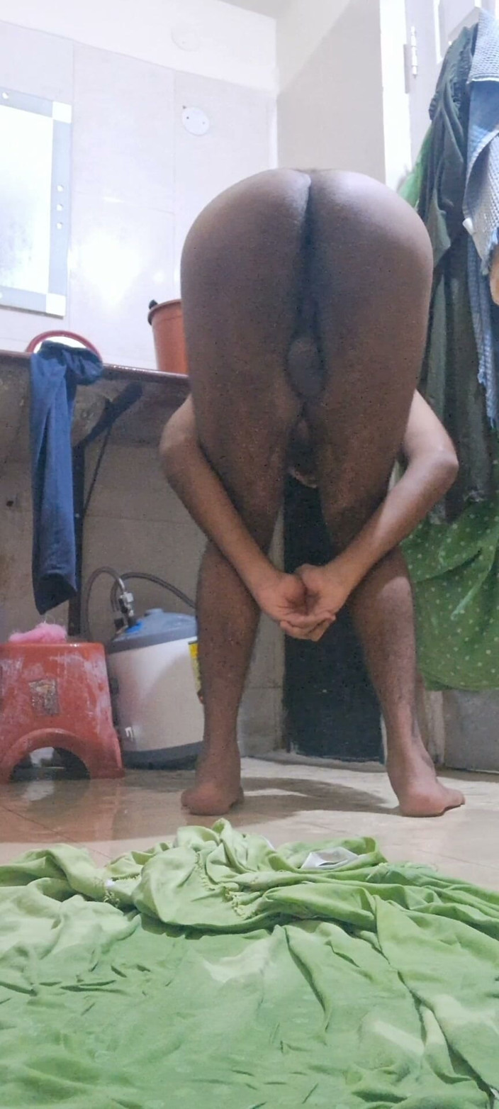 DesiRonX: Punizione nuda di schiavo tamil murga