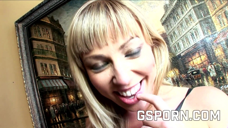 GS studio: BBCクソのお尻のセクシーな金髪milfに温泉ランジェリー
