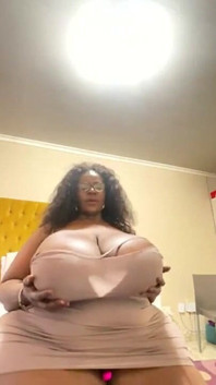 Prsatá MILF škádlení a popření