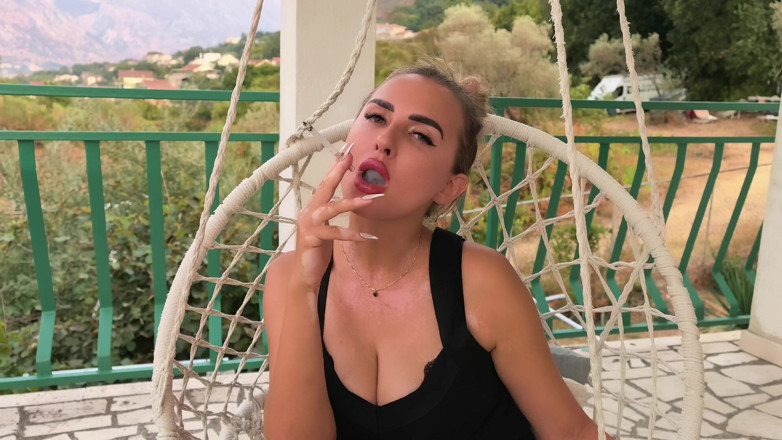 Goddess Lena: Nailon &amp; Fum