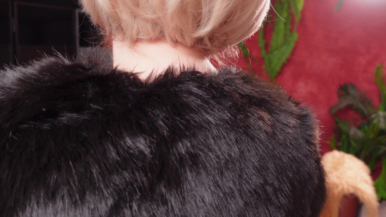 Arya Grander: Ateşli kürk manto koleksiyonu - bölüm 2. Fetiş orta yaşlı seksi kadın...