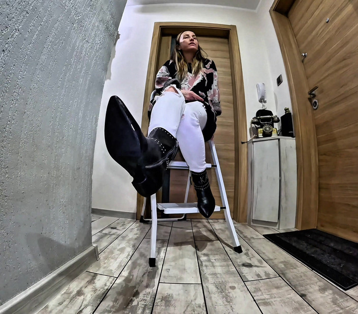 Mistressyammyboots: ¿quieres Mis Suelas? Ganálas.