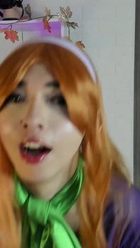 Cosplay Puv Daphne Burp Challenge with Scooby Taser