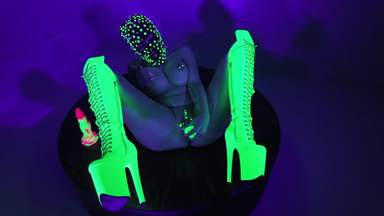 EdgesOfReality: Neonfick Solo-rave