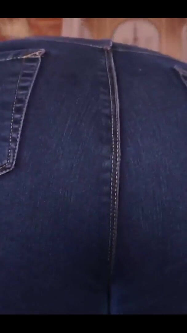 AssGives: Thick Girl Jeans