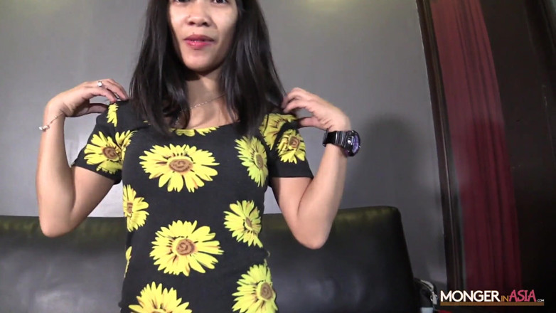 Monger In Asia: 小さな地方の女の子が含浸し、コルク栓をします