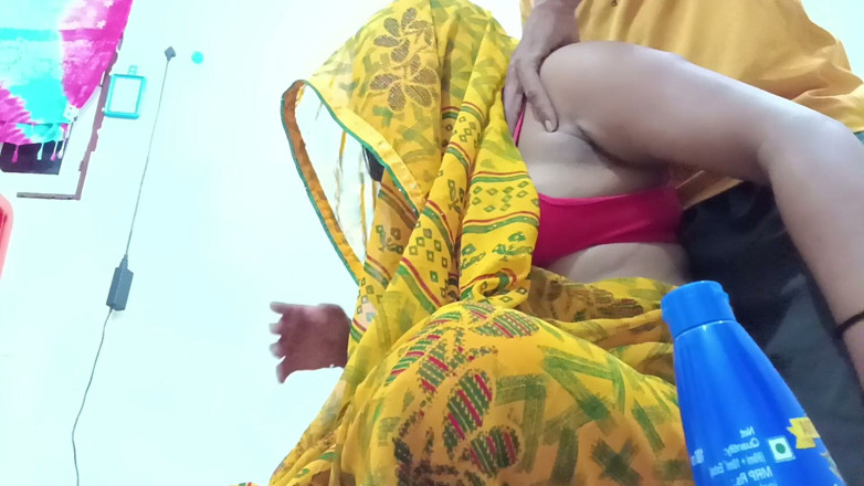 The_Secret_Couple: Padosan bhabhi ne ishare se Bulaya Fir massaggio karwaya badme...