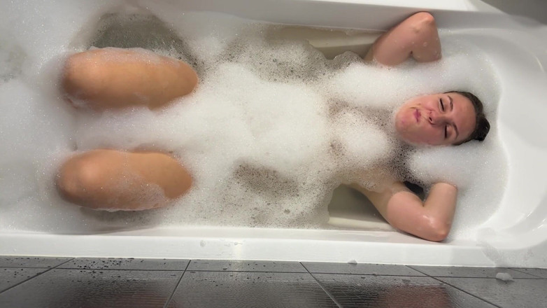 Hottie goddess: Espirro de espuma em pov nu