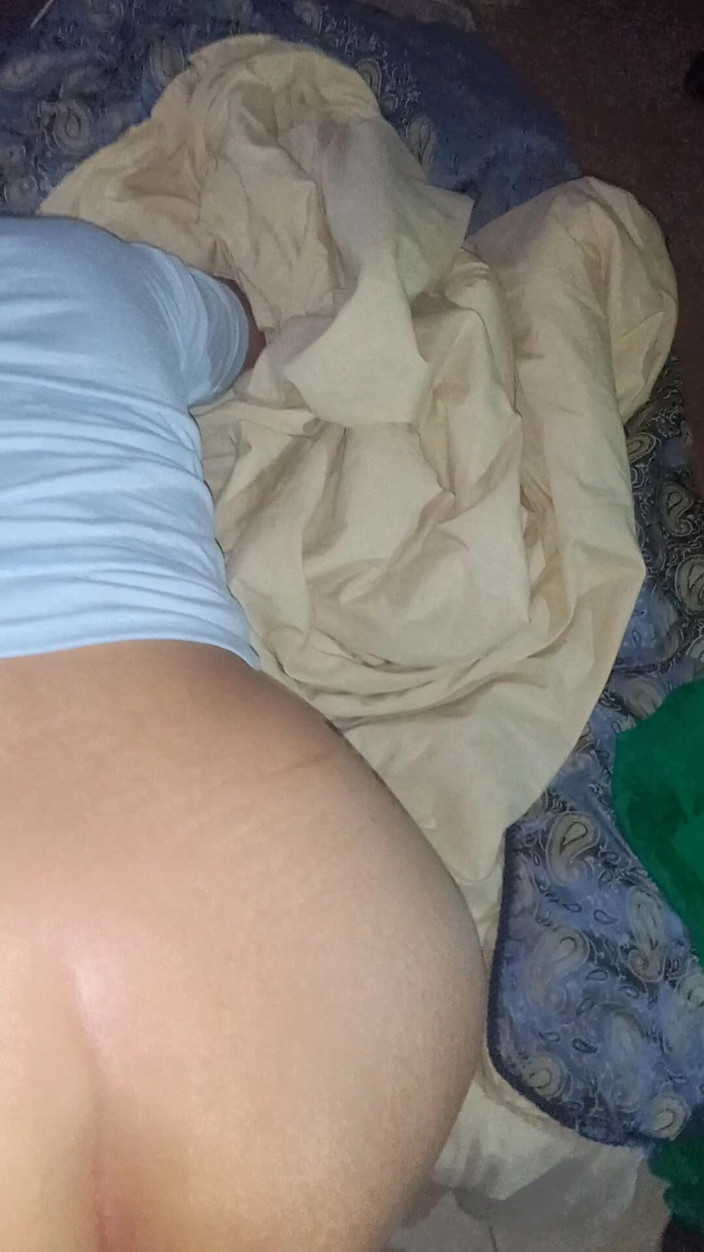 E-Alfa: Stiefniece verliert ihre unschuld mit ihrer beschämenden