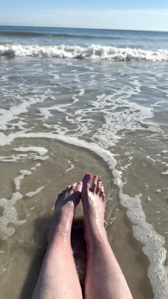 Peppermint Giantess: Waves Crashing on Size 16 Feet &amp; Legs