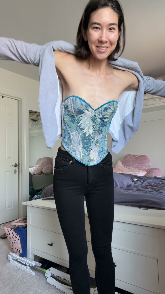 Ms_Emmy_Lynn: Sexy Juror Outfit