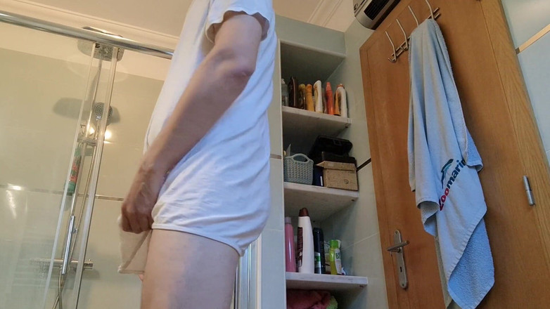 Rafael Torreano: Outra manhã de punheta pré-banho com gozada