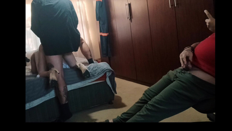Mysticbabe8: Mẹ kế của tôi và bạn của anh ấy muốn đụ tôi...