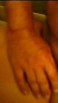 Elle Montre Son Cul, Se Frotte Sur La Bite Puis Prend Tout
