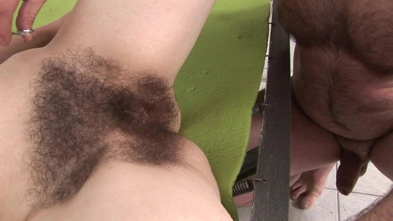 Perv Milfs n Teens: Побрить эту белую киску 2