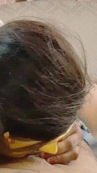 Üvey anne üvey oğluna nasıl sikişeceklerini öğretiyor
