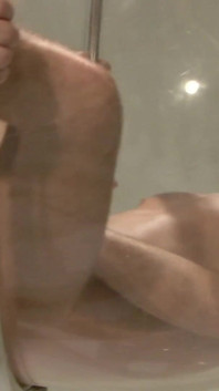 Pemotretan pertama dan kemudian ngentot-pemotretan untuk cowok gay seksi dan terangsang ini