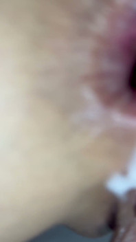 Exclusief! Hard geneukt in de kont met een enorme dikke, lange lul - close-up gaten, hoestend en gedreven
