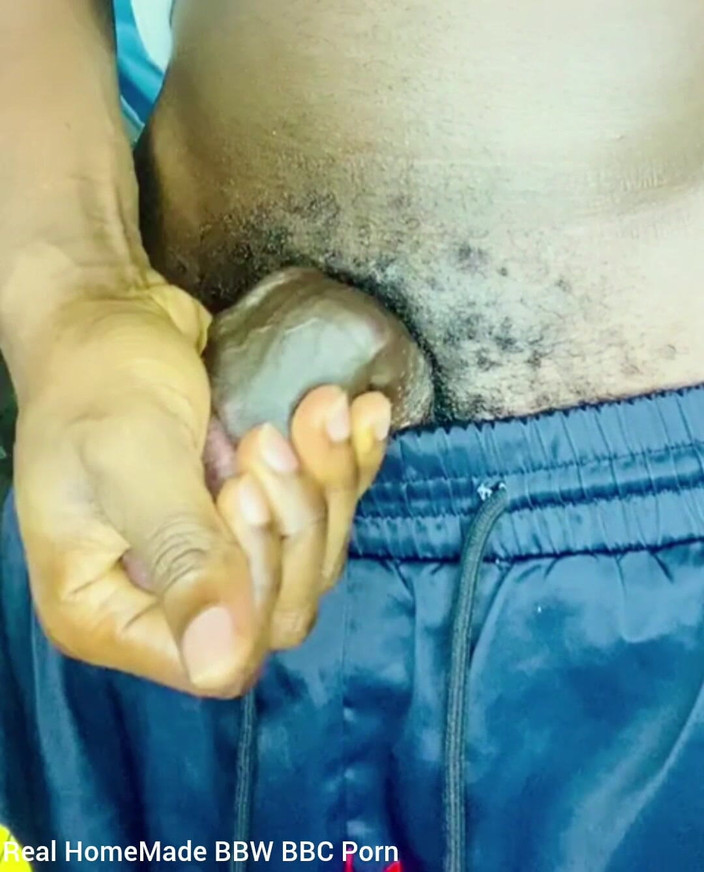 Big black cock BBCee: Tachinare cu swingeri mângâindu-mi neagră mare