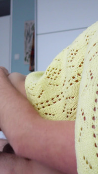 MiLF bollente gode di un creampie nella sua figa